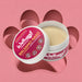 Neusbalsem Wellwoof by RedMoringa, open potje op roze achtergrond met poot: crème voor de gebarsten hondenneus