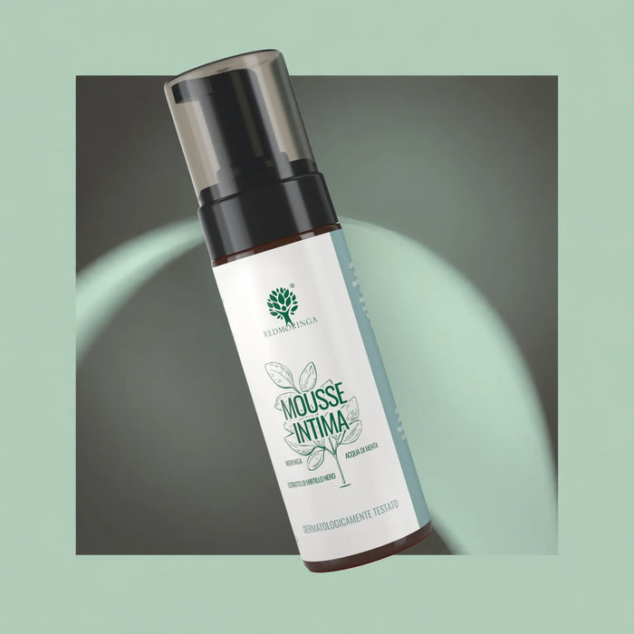 Intieme Mousse RedMoringa, milde intieme reiniger met Moringa, muntwater en bosbes, fles met pompje